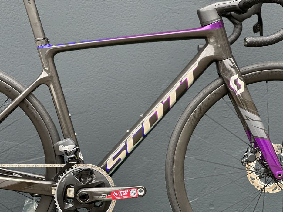 Karbonowy rower szosowy Scott Addict RC Sram Force AXS 12 Syncros r.54