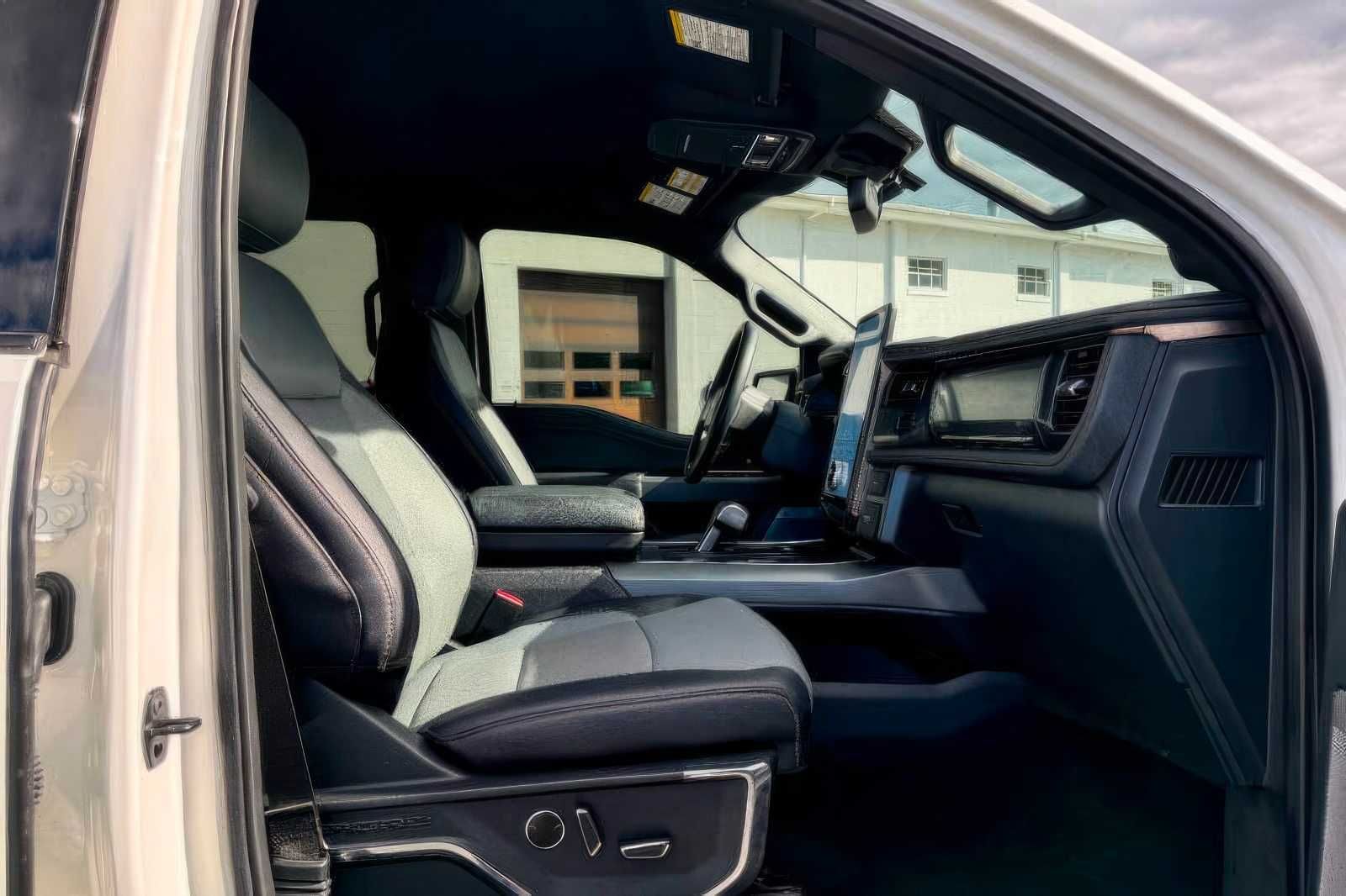 2023 Ford F-150 Lightning Lariat