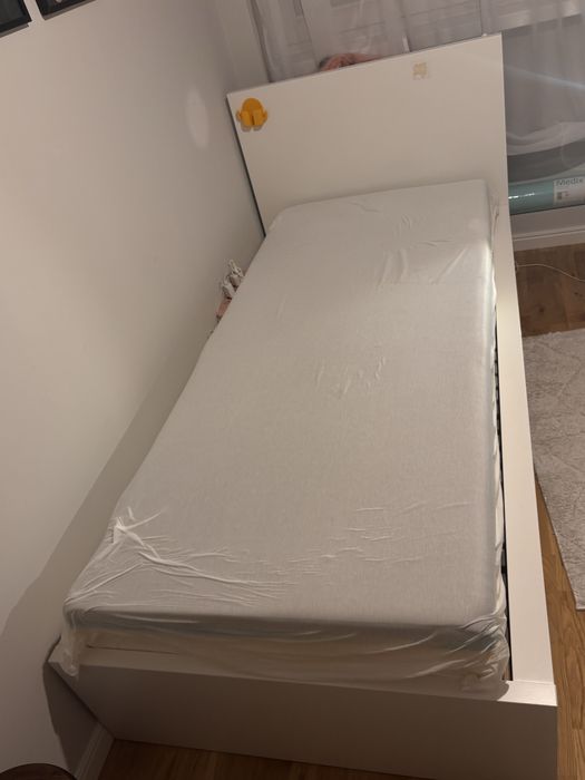 Łóżko z materacem 90x200