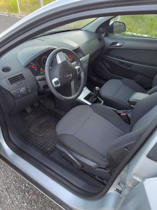 Продам автомобіль від хазяїна. Авто в гарному стані. Сів та поїхав.