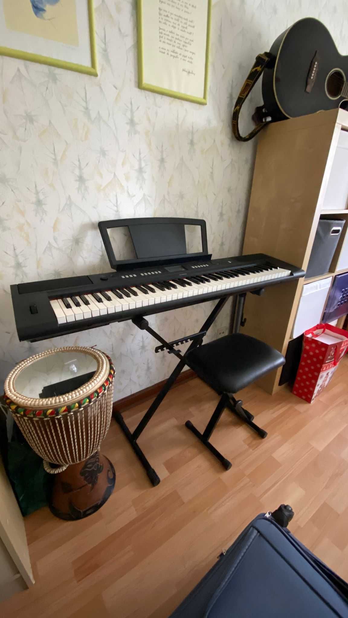 Banco + Suporte + Piano Yahama Piaggero NP-V60