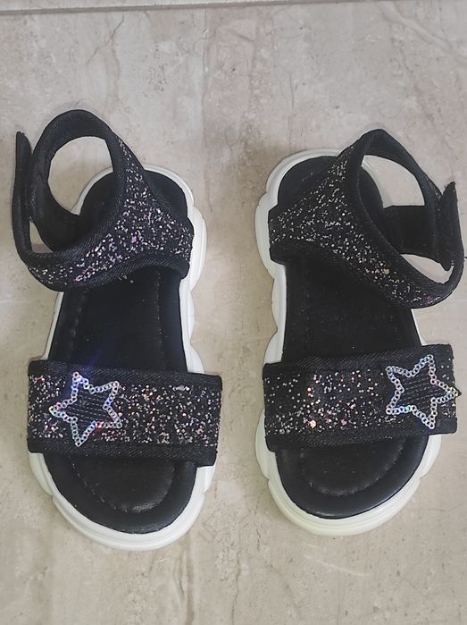 Сандалі чорні на липучках для дівчинки 30 нові
