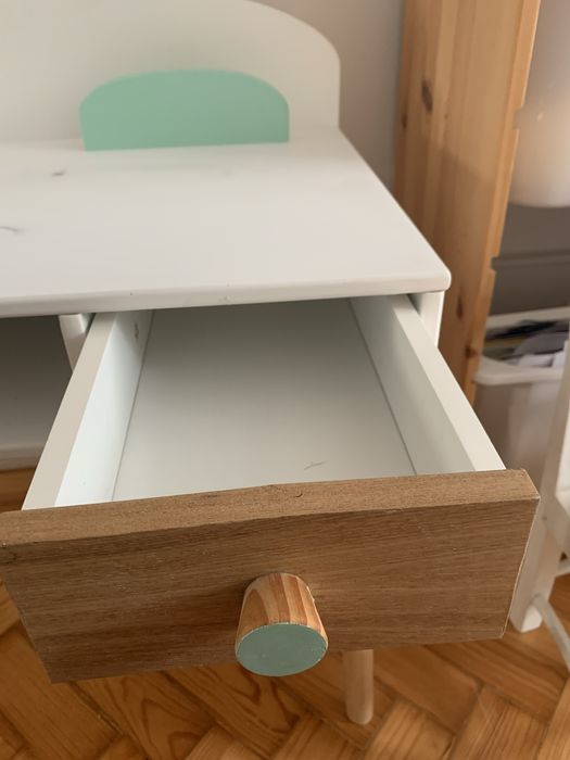 Mesa secretaria de criança