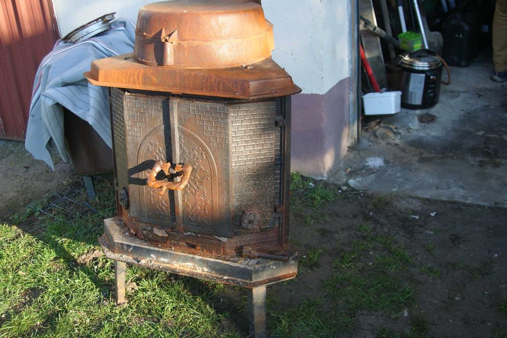 Żeliwny kominek z Norwegii pod zabudowę