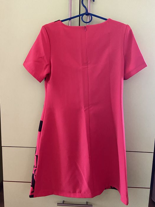 Сукня малинова в горошок