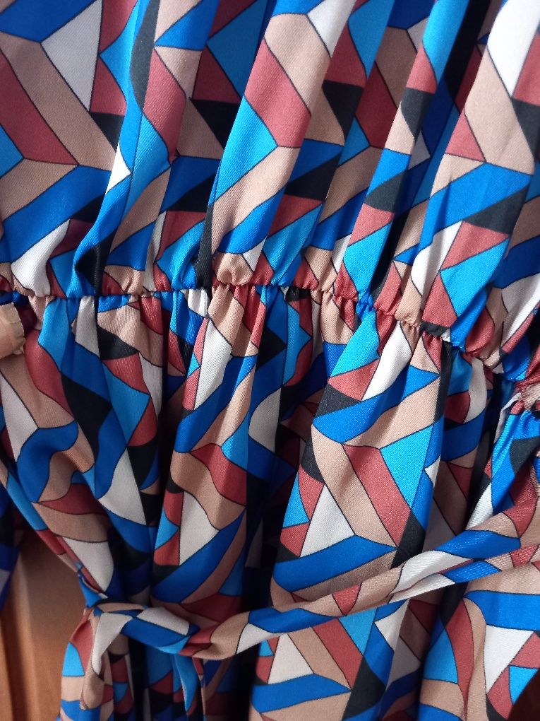 Top e vestidos Timiami - NOVOS