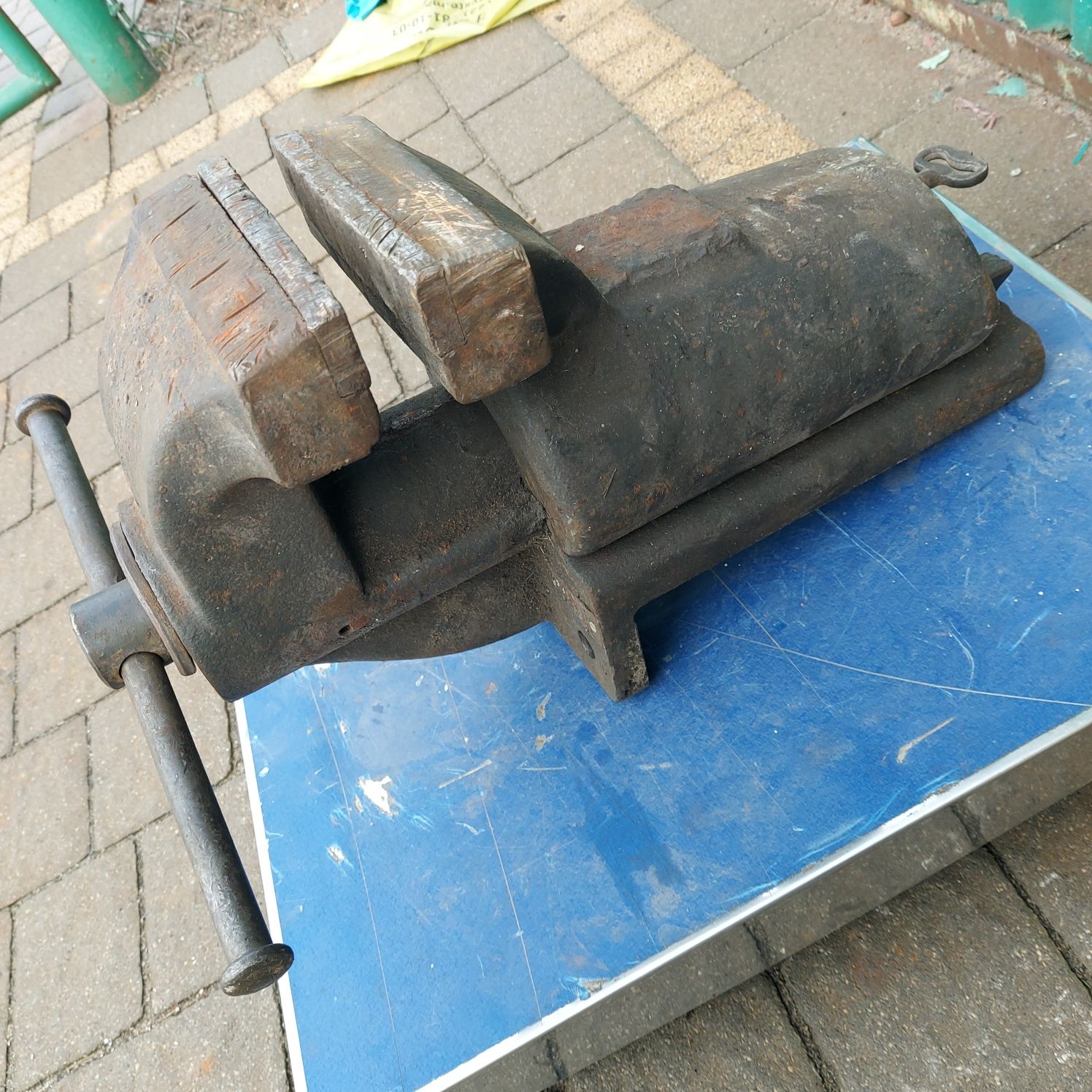 Imadło PRL Duże waży 37 kg . Sprawne