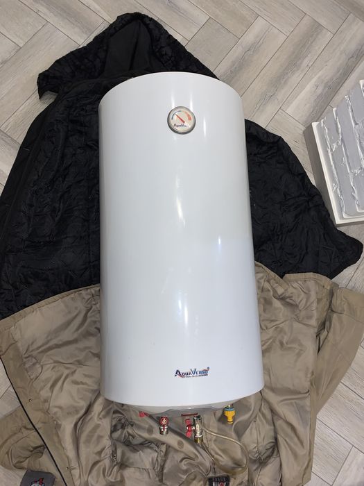 AQuAVERSO MODEL ER100V бойлер 100л с кранами