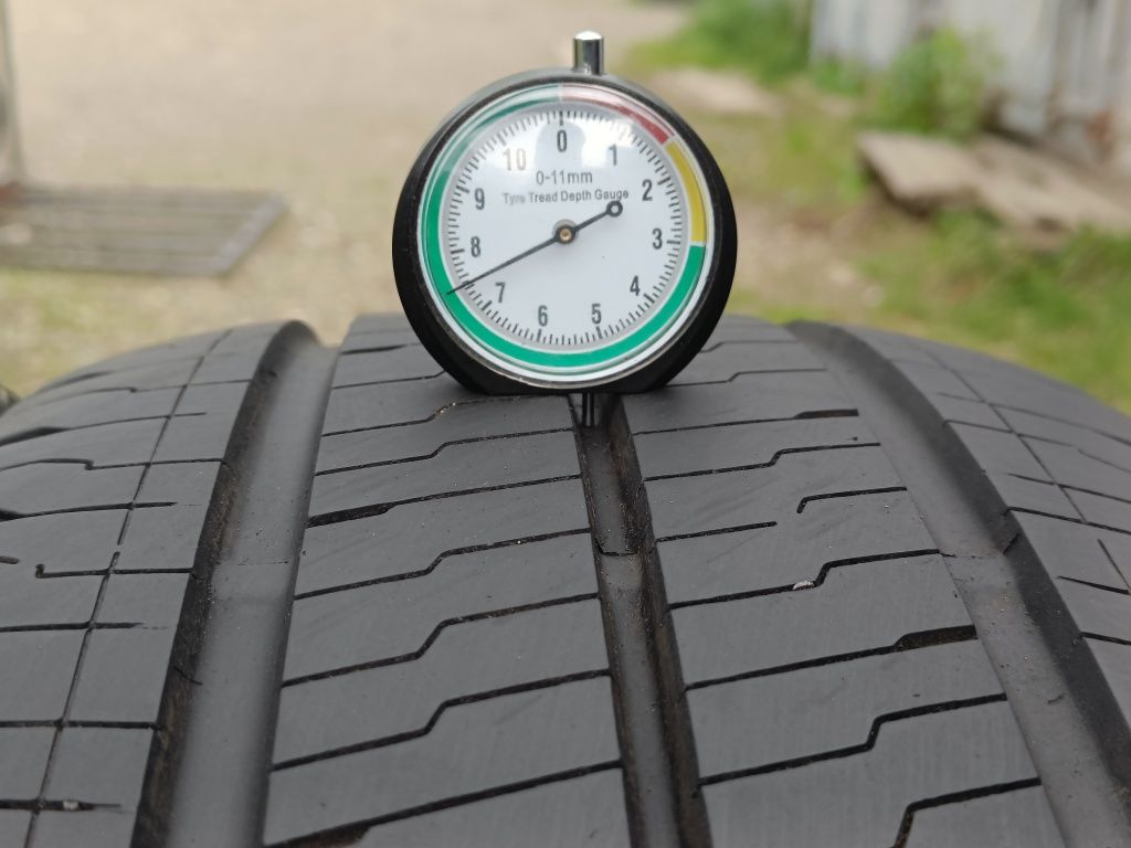 Шини 235/65R16C Continental 4шт