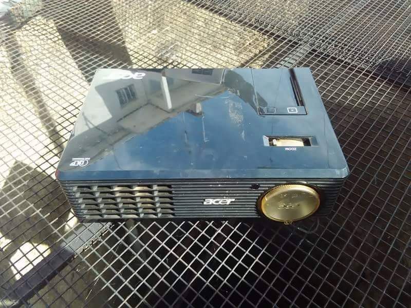 Projector de Imagem e som aceito trocas ou retomas envio por correio