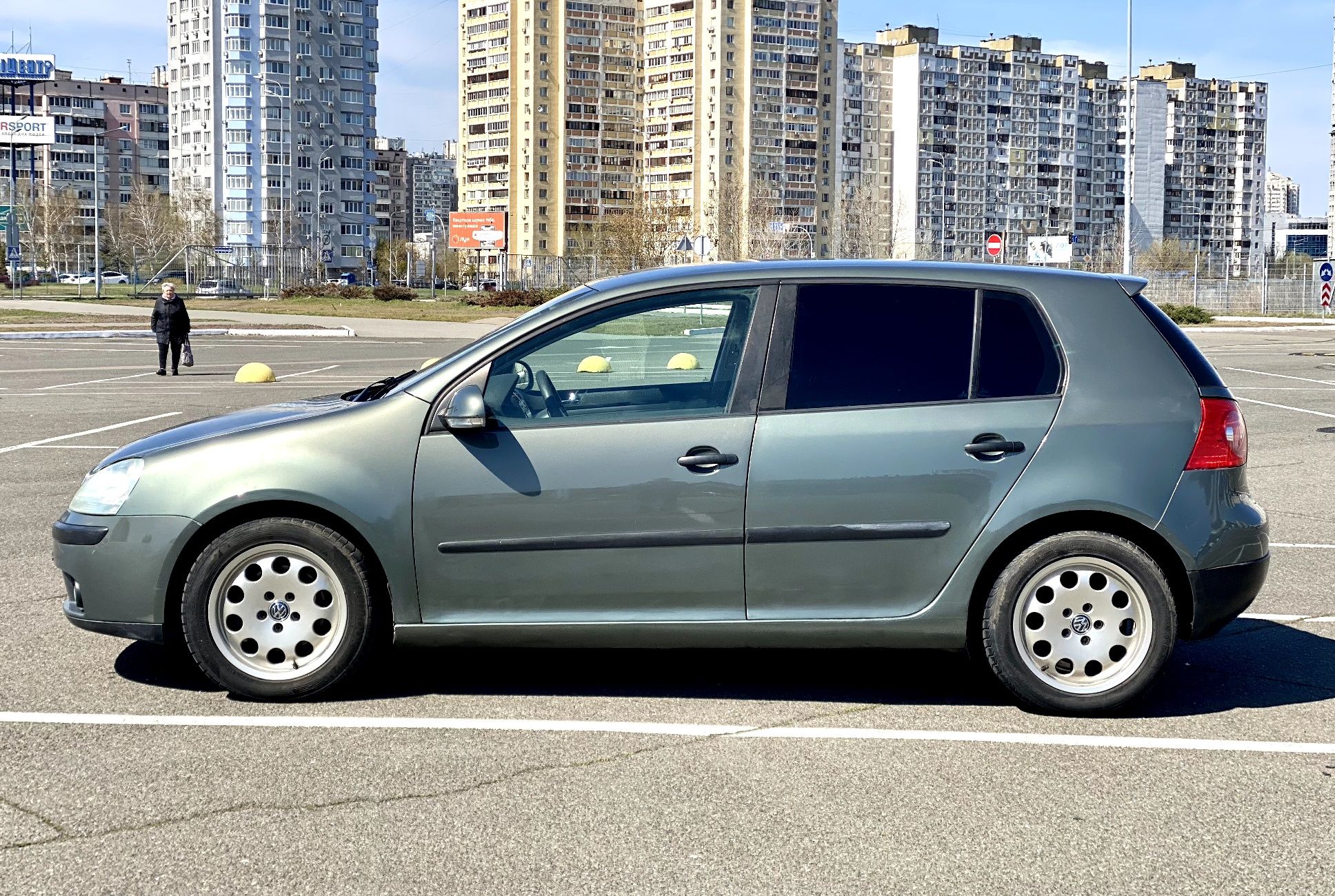 Volkswagen Golf 5 1,6 MPI бензин