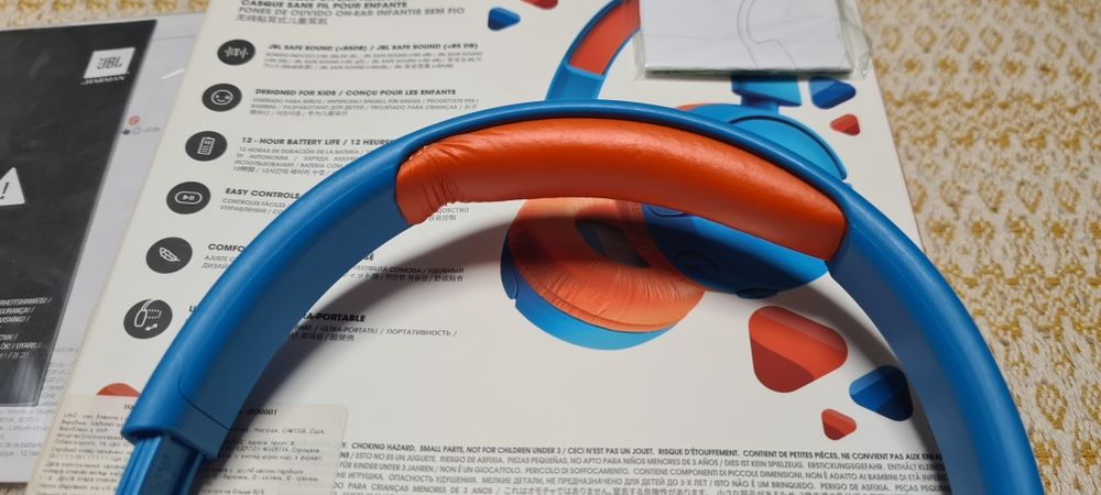 Дитячі блютус навушники JBL300BT з мікрофоном
В повній комплектації. З