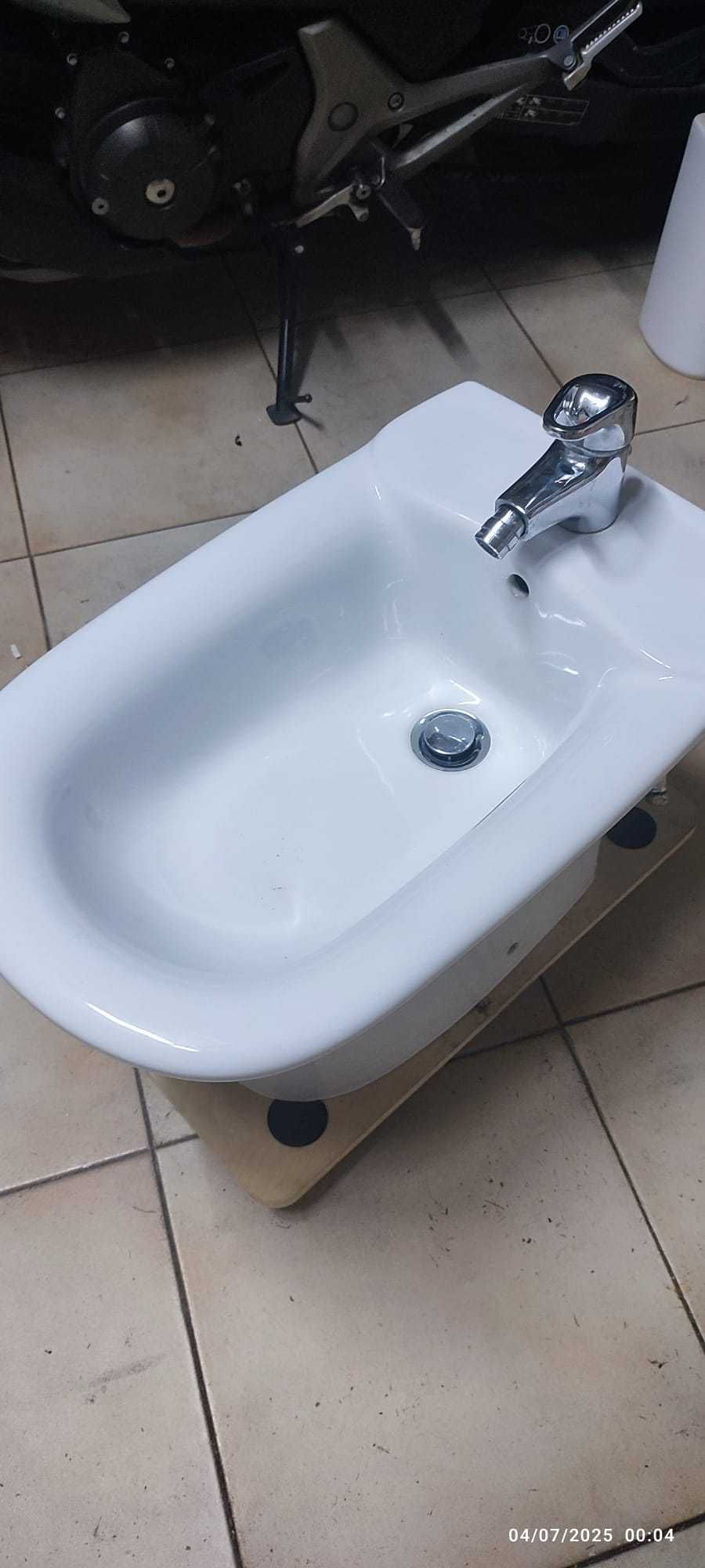 Bidé Roca com torneira