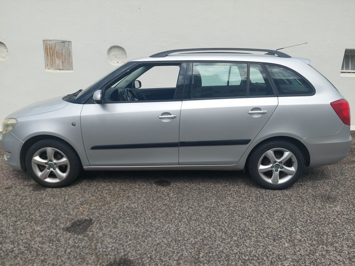 Skoda Fábia 1.2 Confort A/C