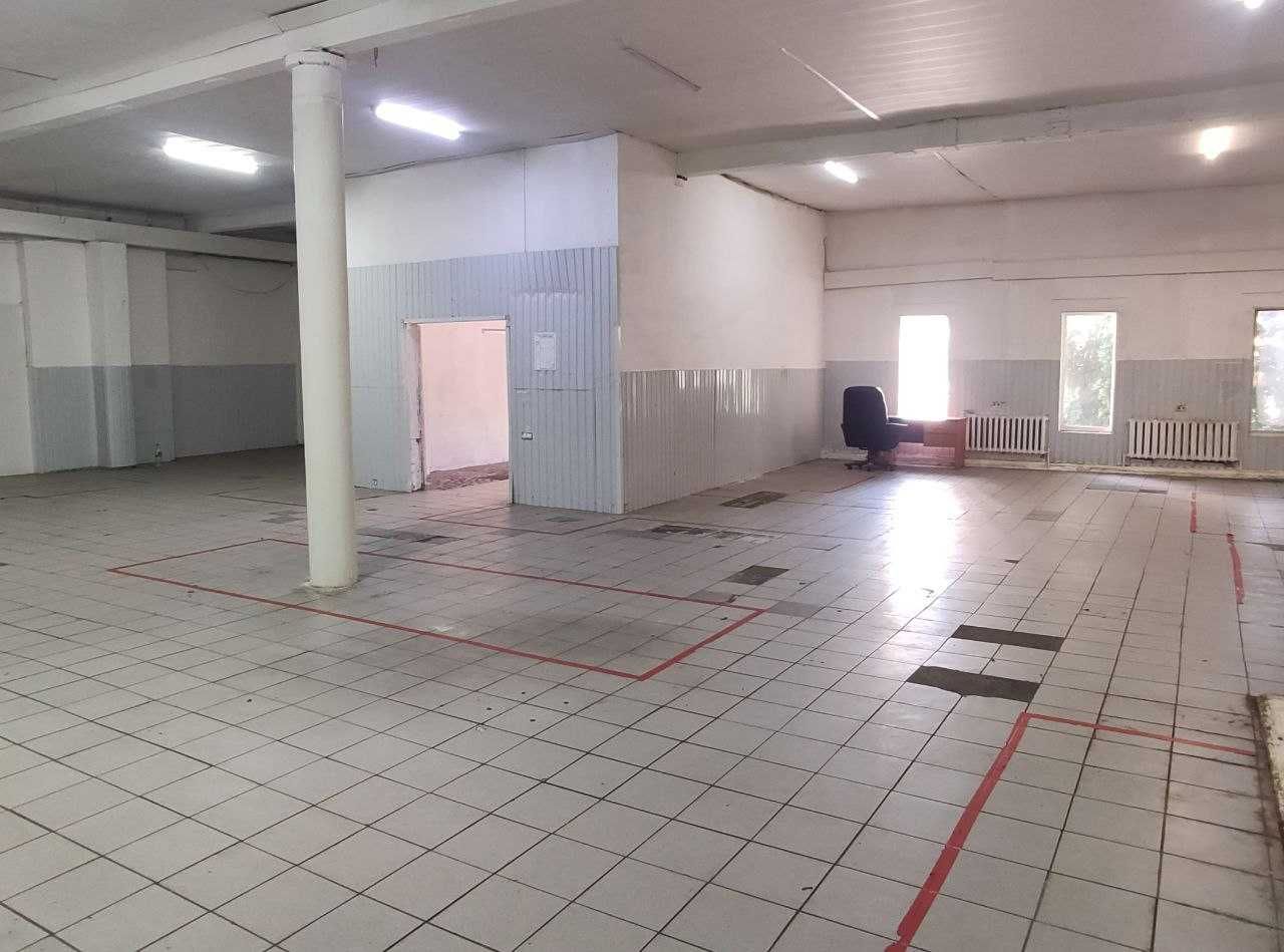 Будівля під бізнес біля ТЦ Епіцентр  1266 м2 + 25 соток