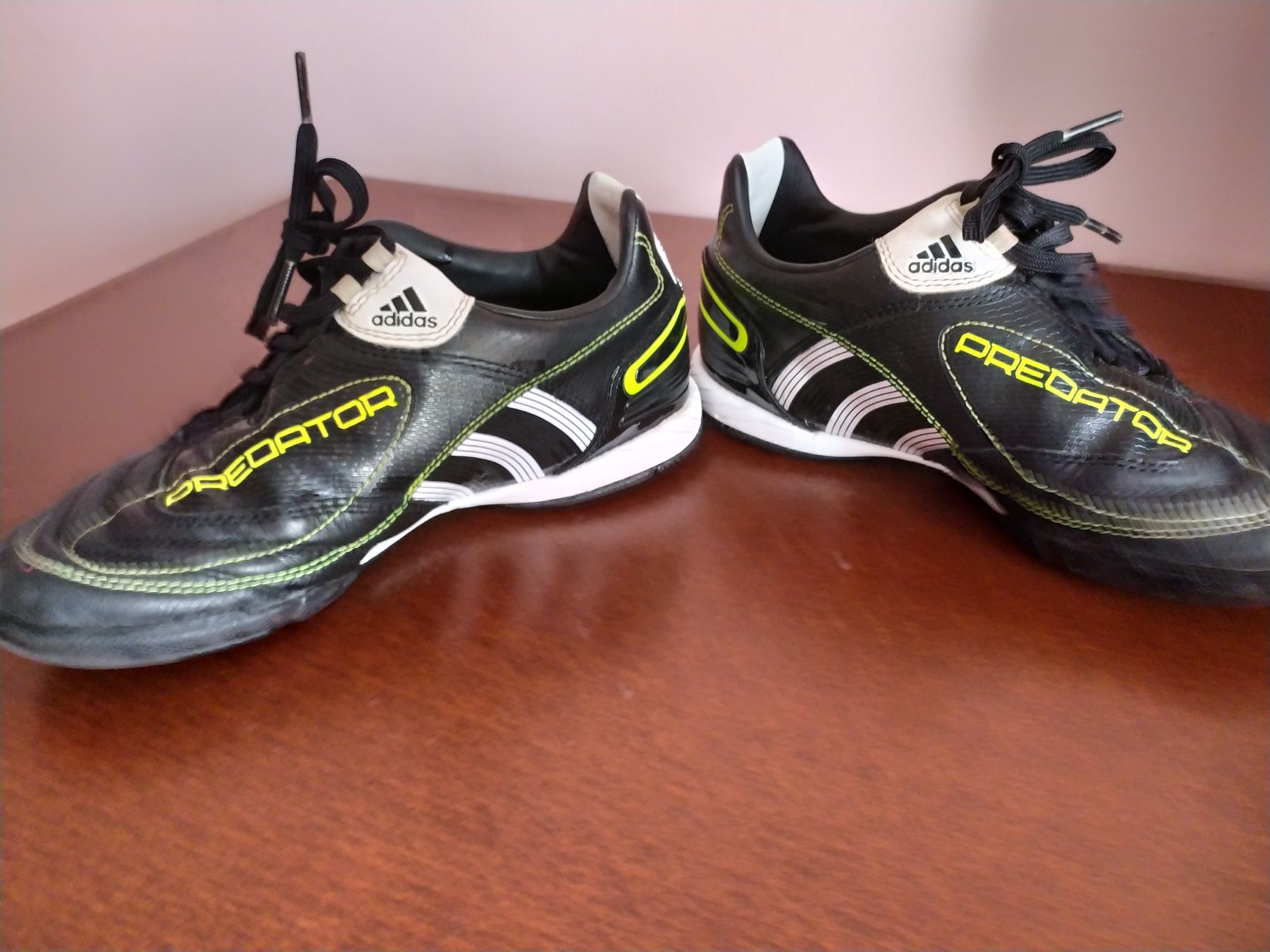 Buty do piłki nożnej firmy Adidas
