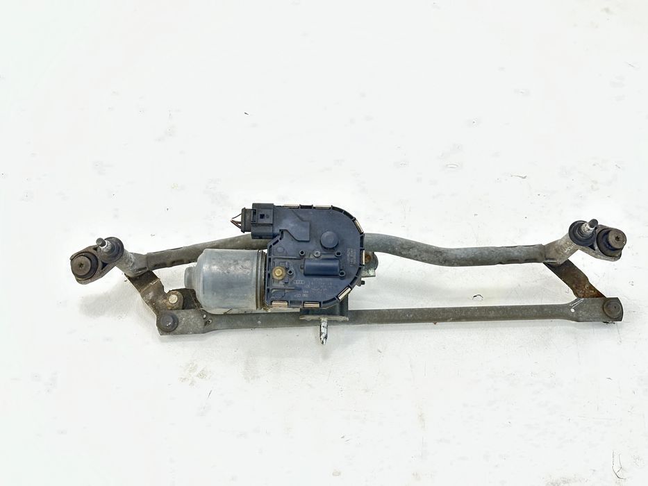 Audi A3 8P mechanizm silnieczek wycieraczek przód przedni