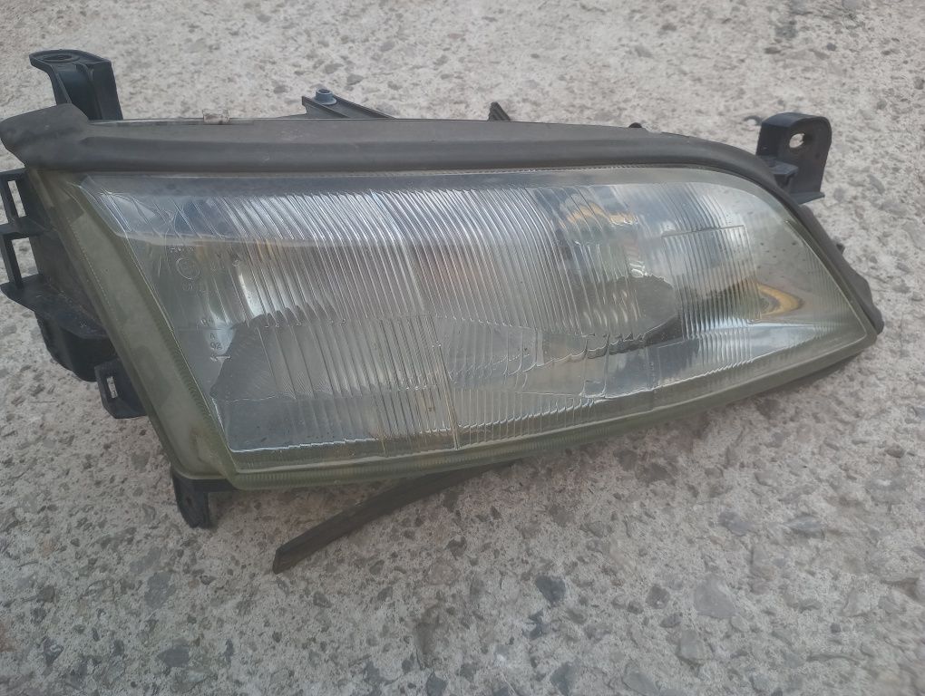 Opel Vectra B przed lift lampa prawa prawy przód