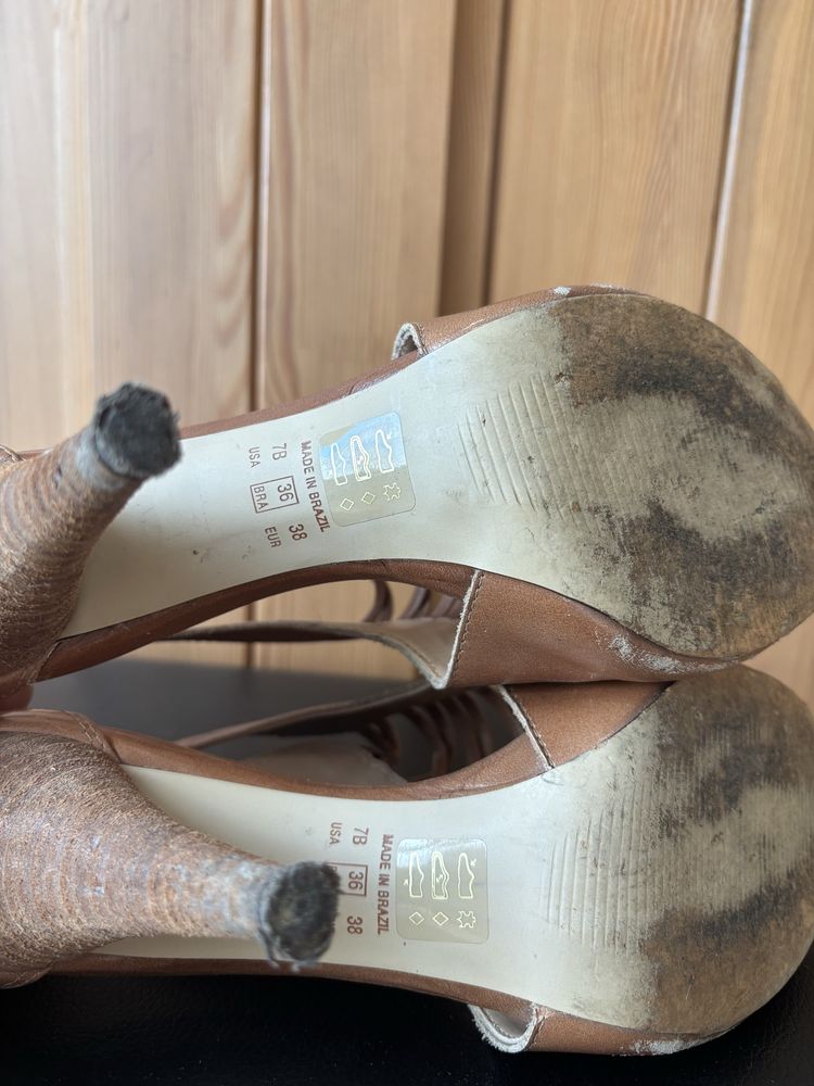 Buty na obcasie marki Bata, rozmiar 38