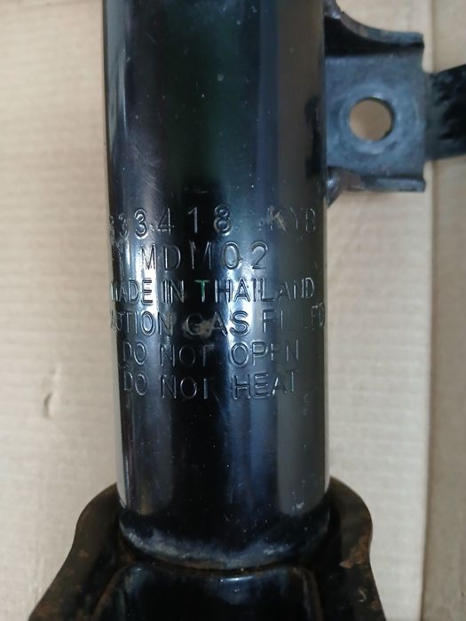 Амортизаторы передние левый+правый (газ-масло) 333418;417 KYB  Тайланд