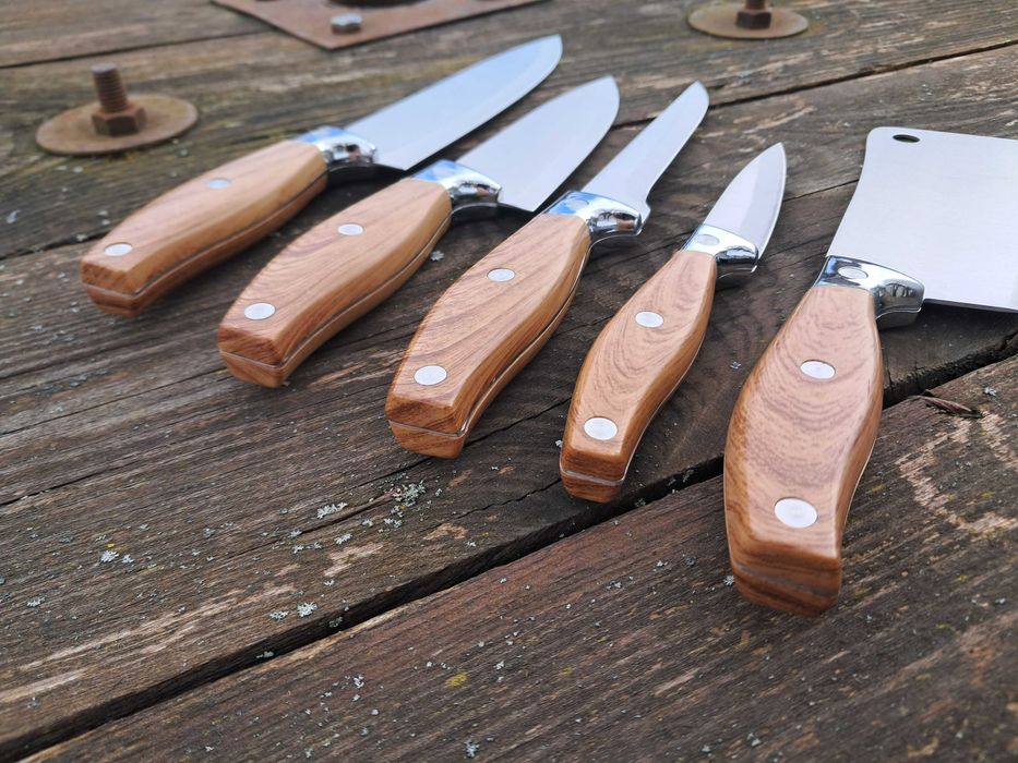 Набір кухонних ножів Якісні ножі з топориком у комплекті