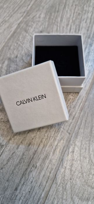 Nowe małe białe pudełko Calvin Klein