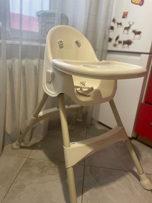 Дитячий стілець для годування