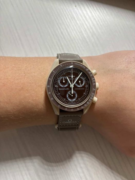 Часи OMEGA x Seatch