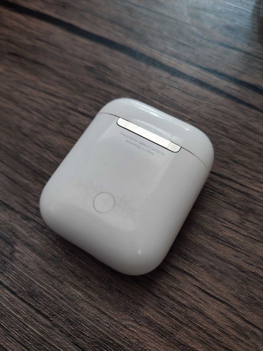 Apple AirPods with Charging Case Кейс без навушників