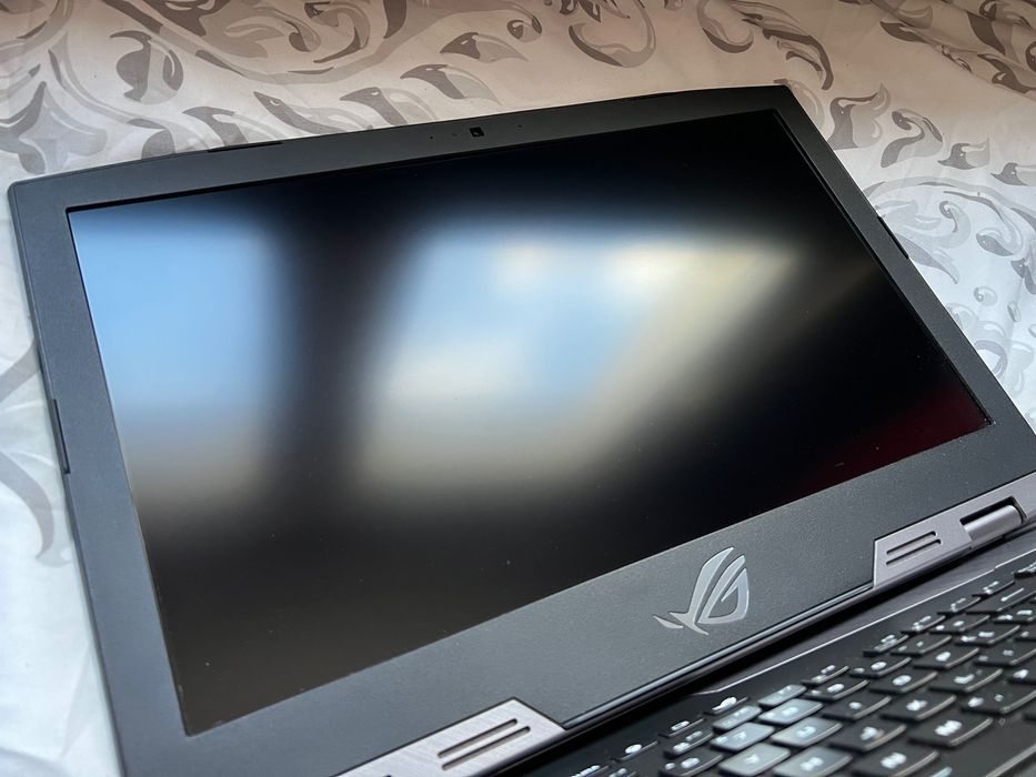 Laptop 17” RTX2080 i7-8750H 16GB RAM 144Hz IPS ASUS ROG G703GX