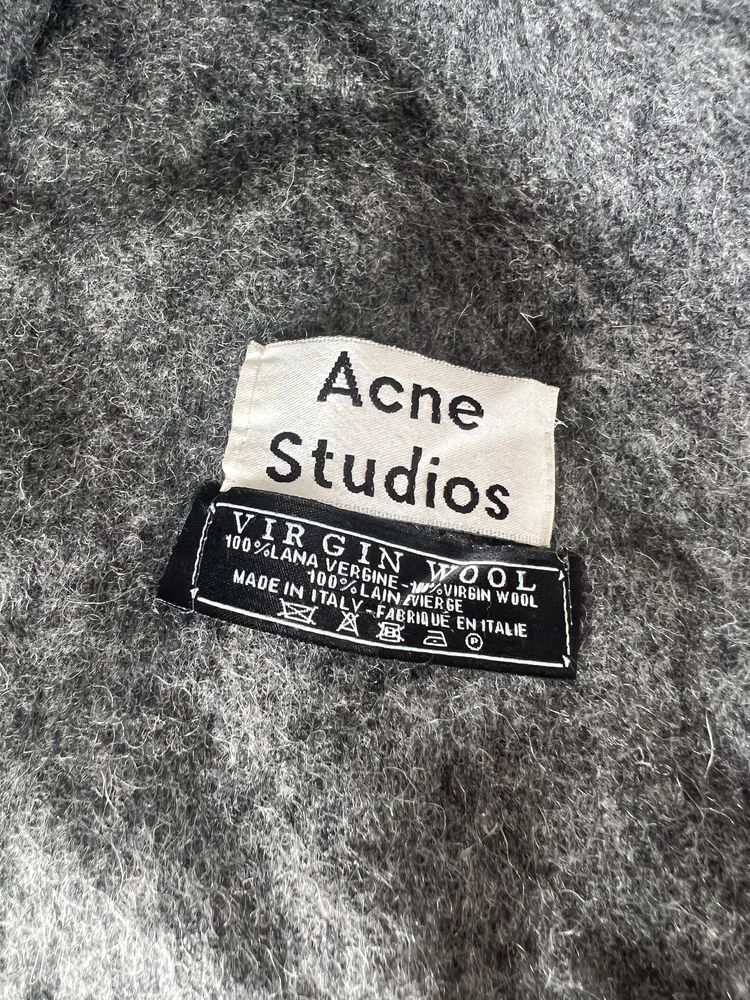 Acne Studios welniany szal szary