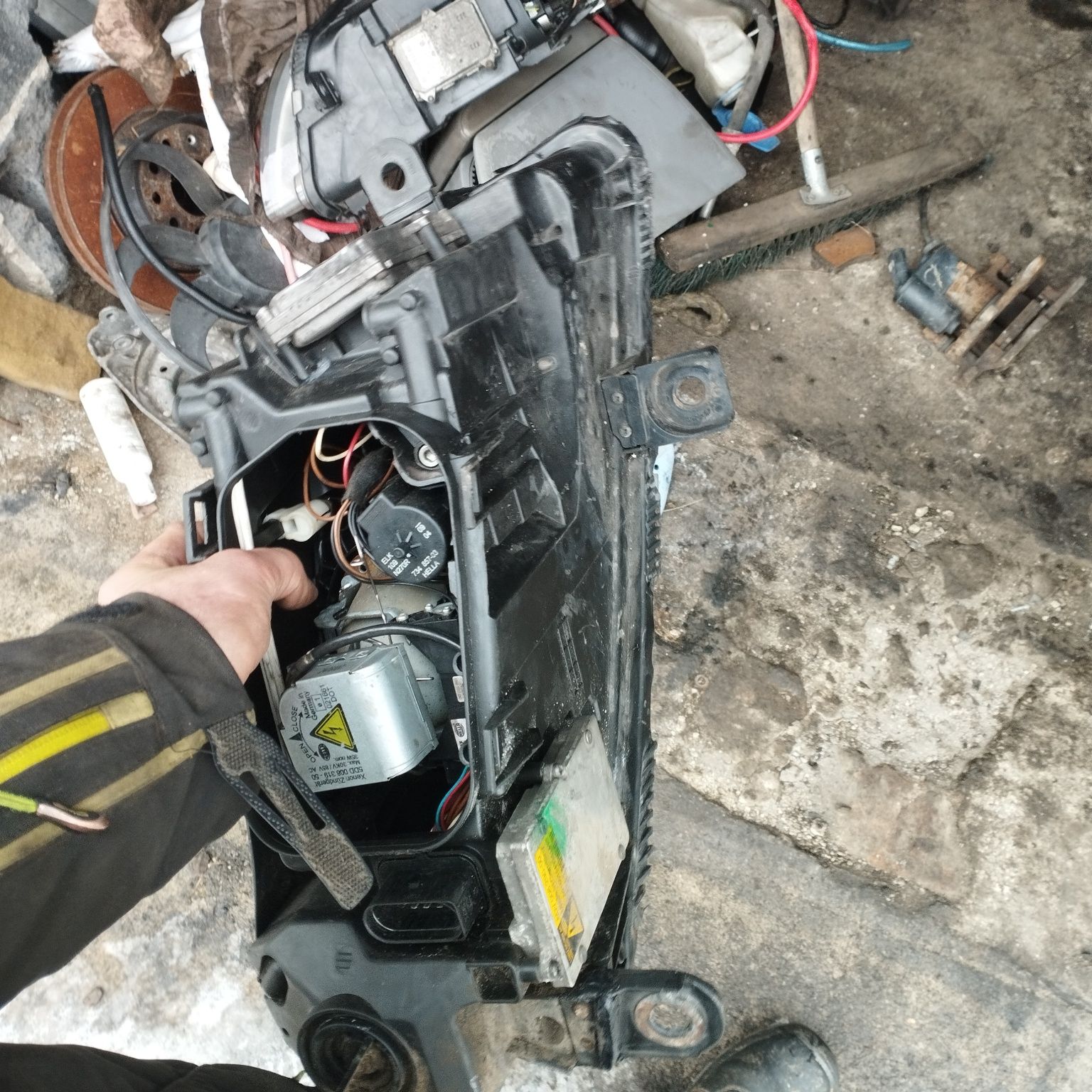 Audi A6 C6 lampy przód oryginał Hella Xenon skrętny