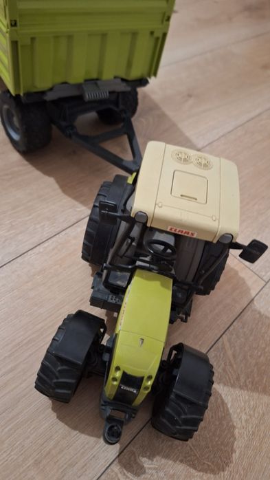 Bruder traktor z przyczepą