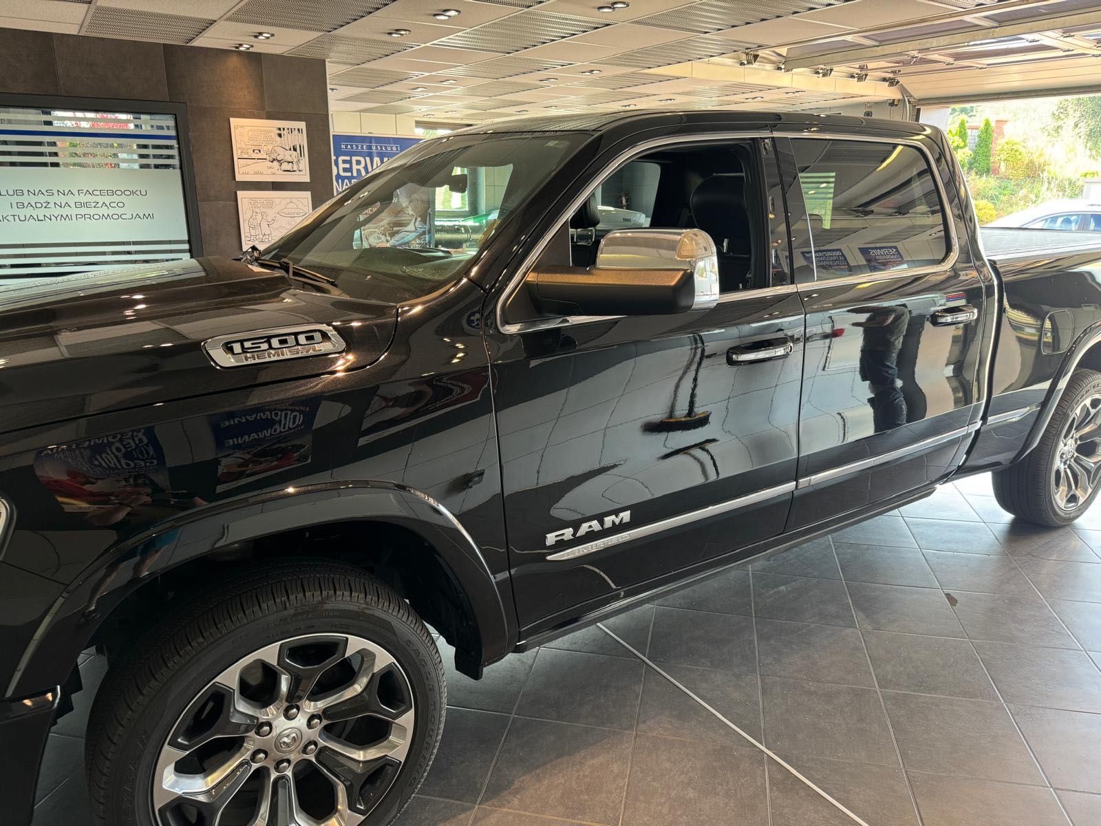 RAM 1500 - limited -długa paka-pneumatyka