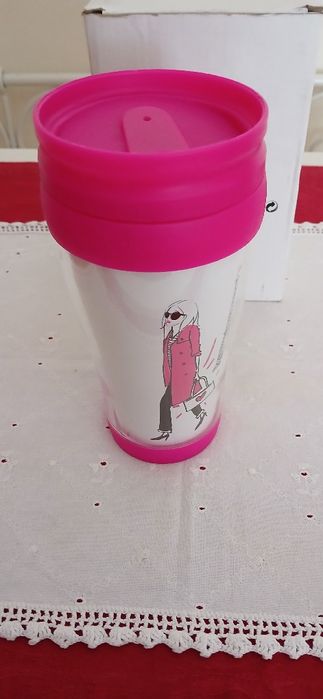 Copo de plástico com tampa, novo