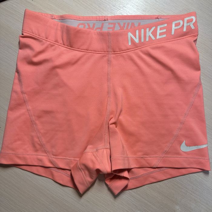 жіночі шорти nike pro