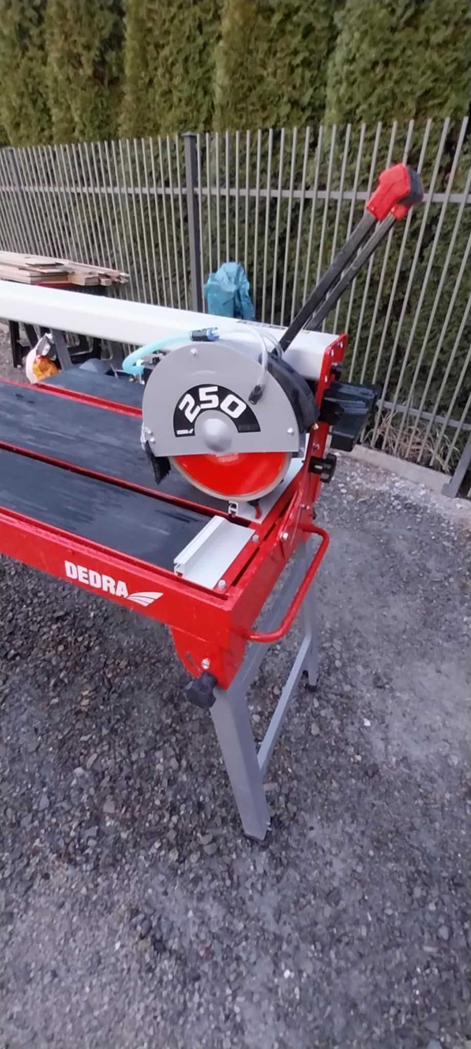 Przecinarka do płytek Dedra 1200w  250x25,5mm max cięcia 1200mm