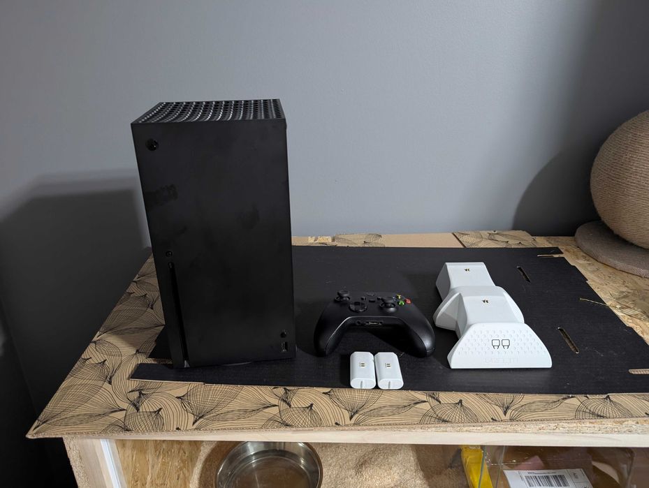 Konsola Xbox Series X + Pad + zachęcam do zapoznania się z opisem