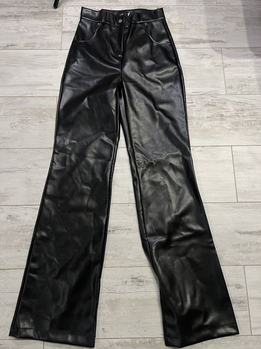 Кожанный костюм кожанка и штаны размер s