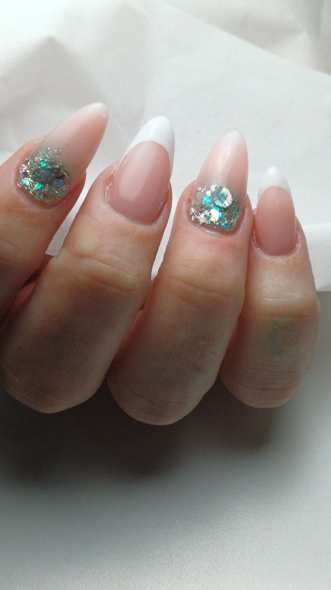 Unhas de gel , manicure e pedicure