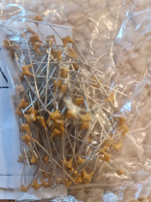 Продам конденсатор Км 5Б