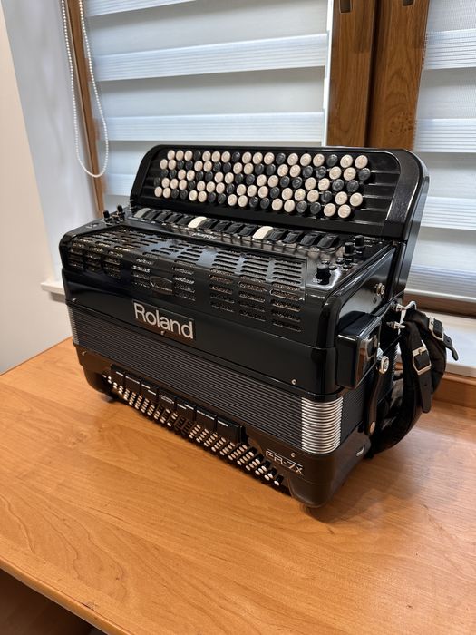 Akordeon guzikowy roland fr7x