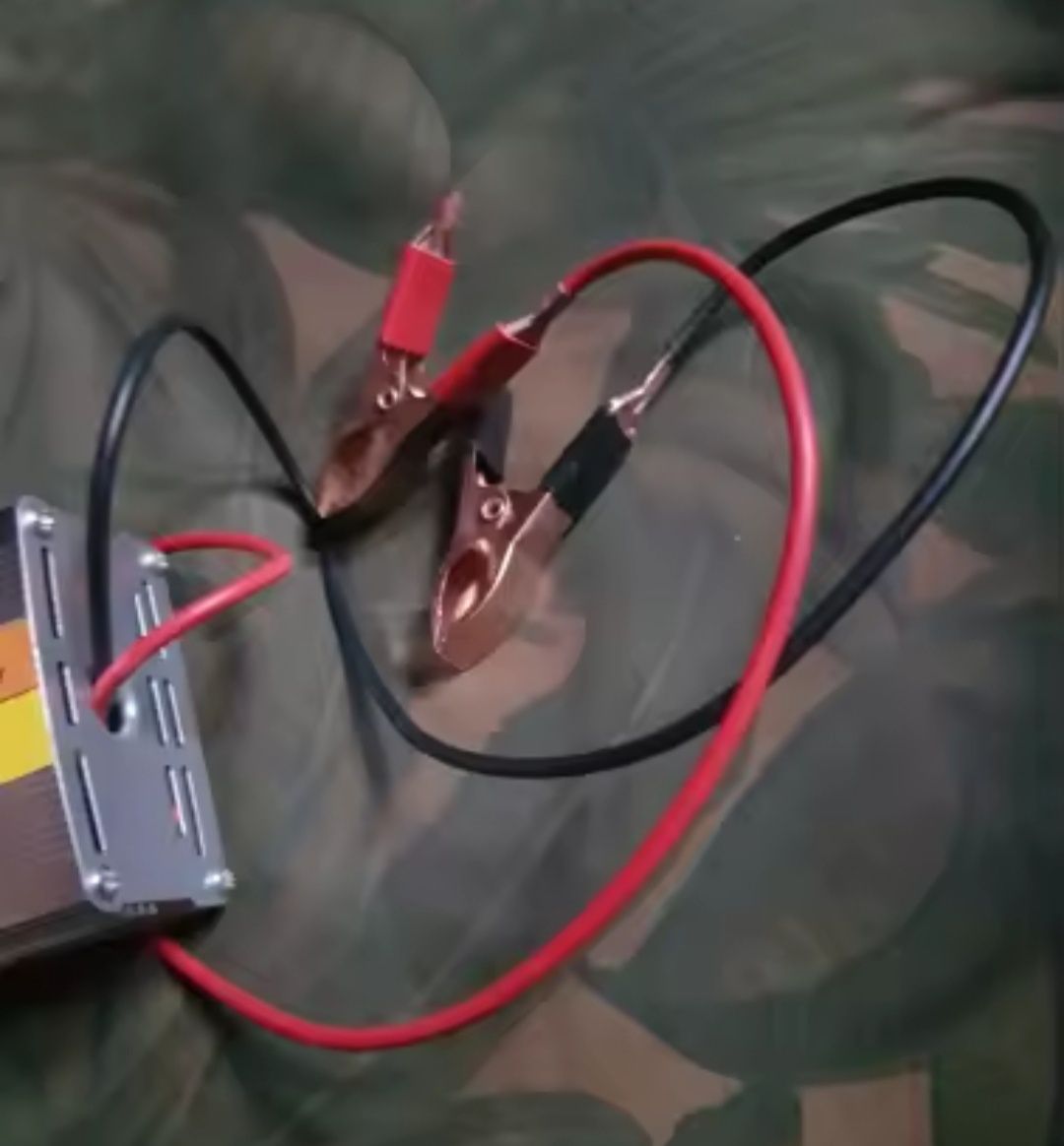 Inversor de corrente de 12v para 220v