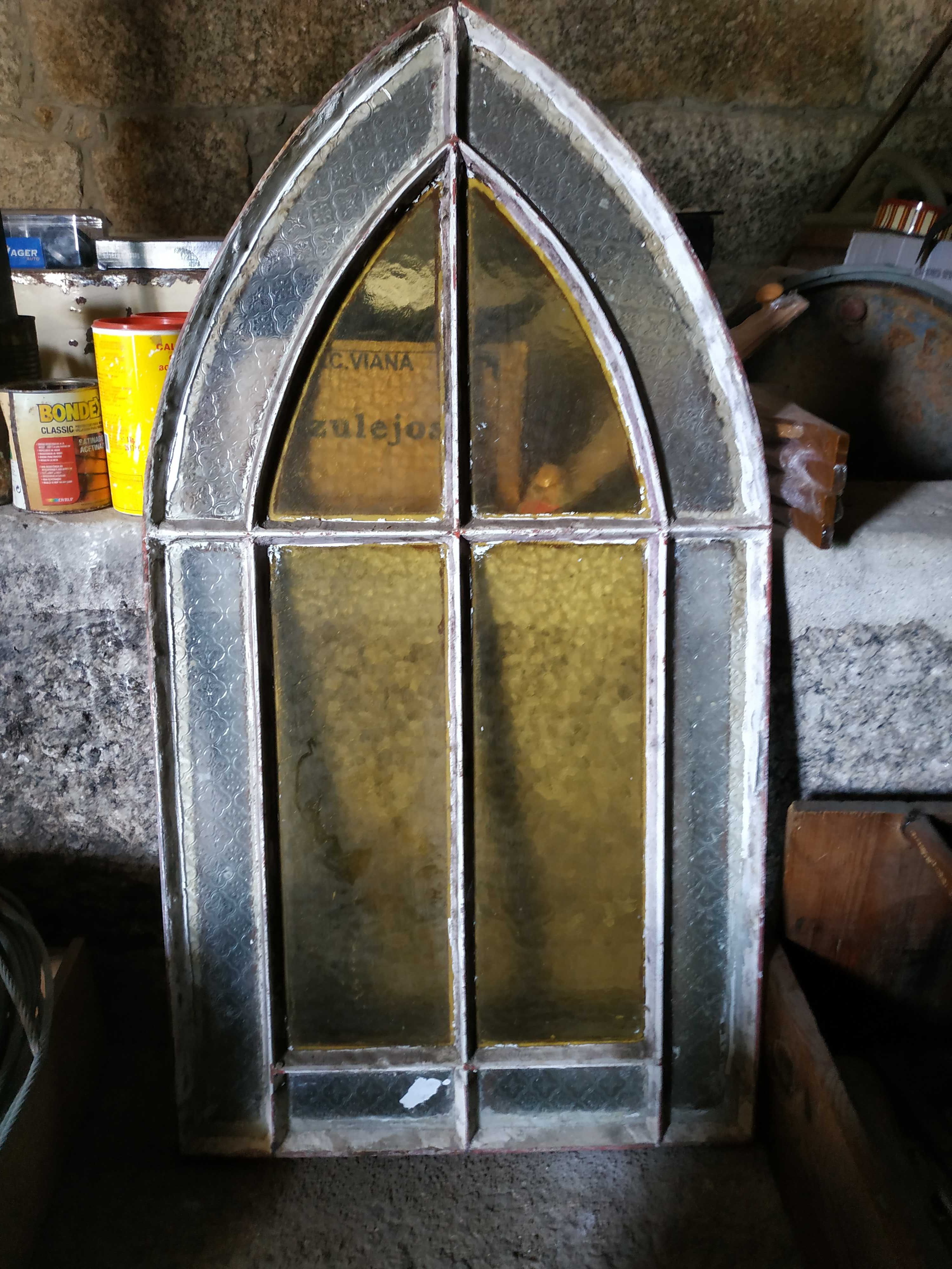 Janela/ vitral para capela ou igreja muito antigo - Arte sacra