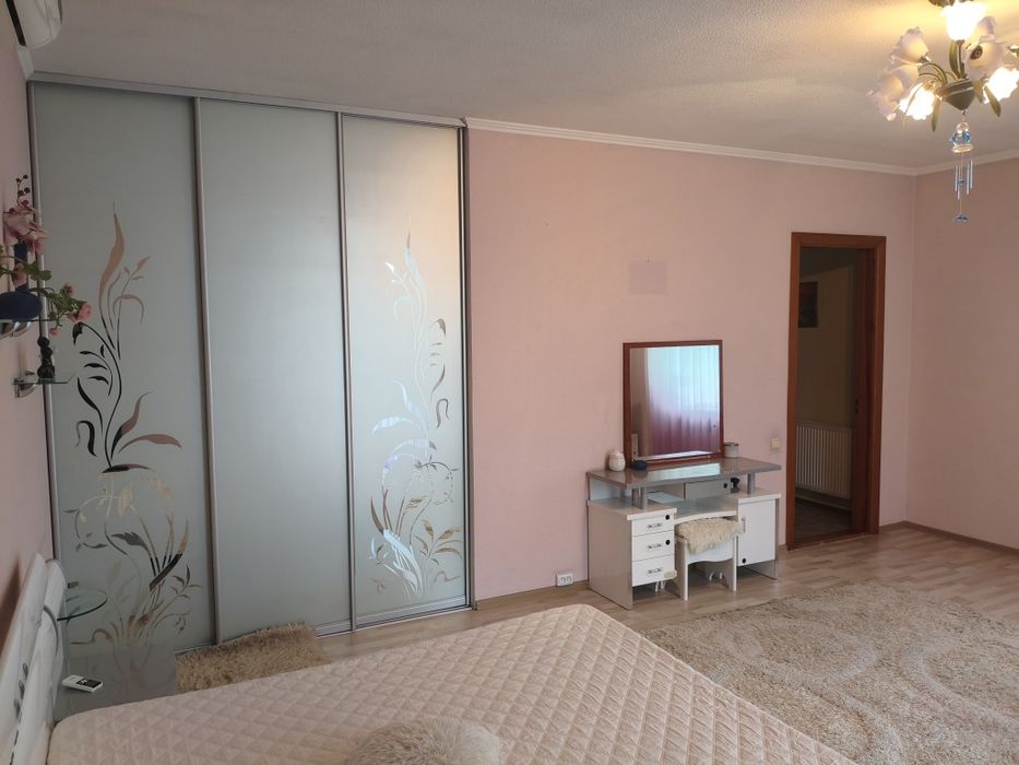 Сдам шикарный дом на левом берегу