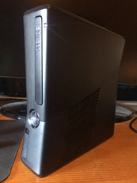 Xbox 360 S 250GB com Jogos