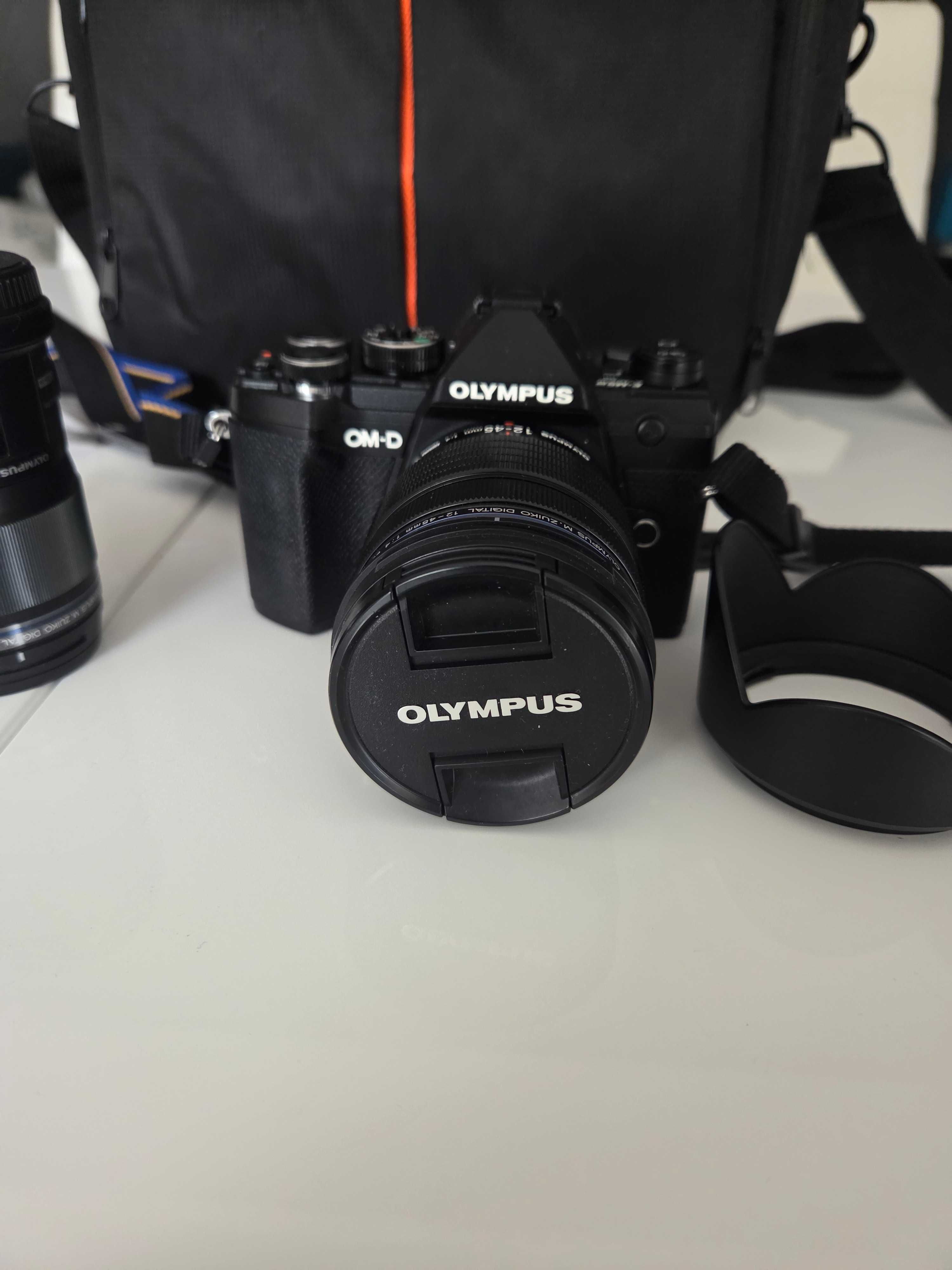 Aparat bezlusterkowy Olympus OM-D E-M10 Mark III body i dwa obiektywy