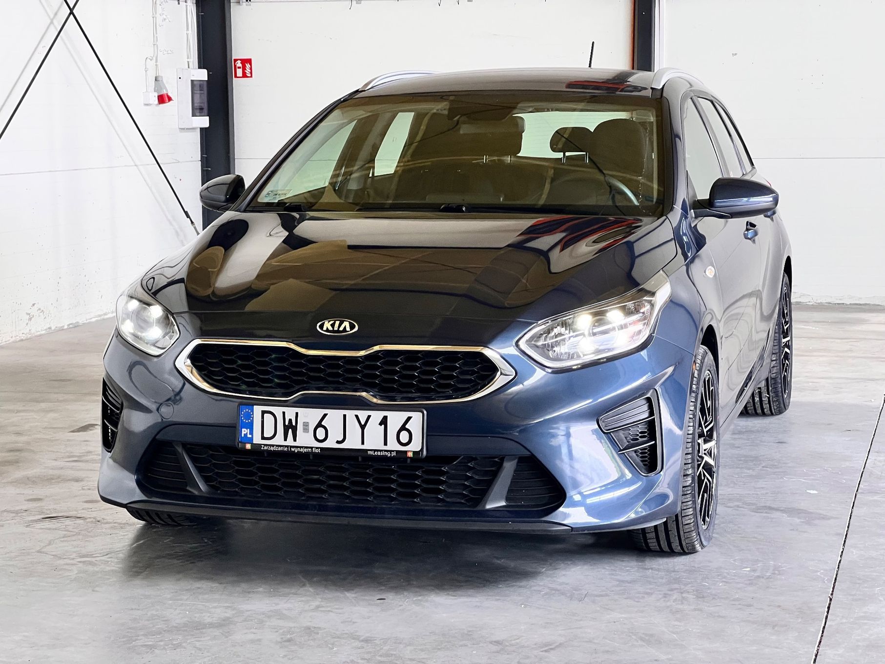 Kia Ceed nawigacja carplay android auto czujniki nowe opony fv23%