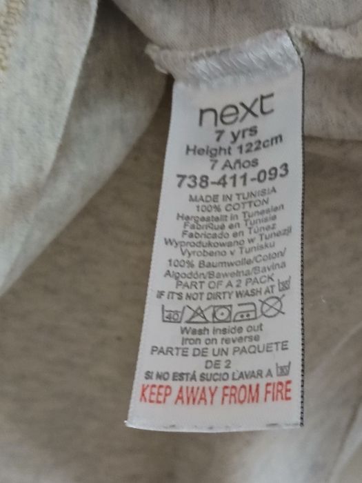 Bluzeczka  z długim rękawem  z przodu z kotem na 7 lat