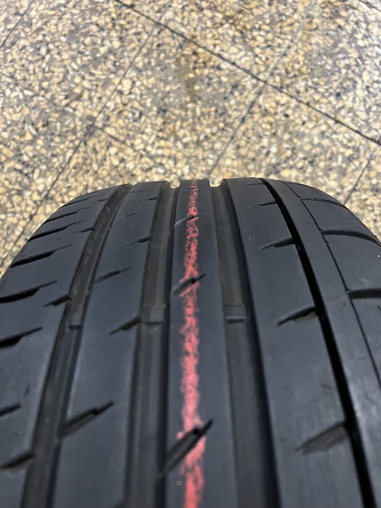 Pneus semi-novos 235/35R19